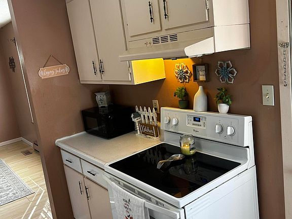 4th image of 619 Ardmore Cir
