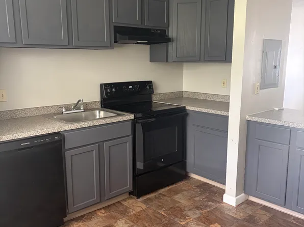 9 Standish Ct #C, Greenfield, MA 01301