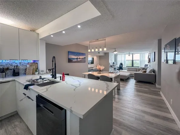 2766 Carambola Cir S APT 404, Coconut Creek, FL 33066