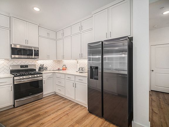 5th image of 7665 Reis Ln