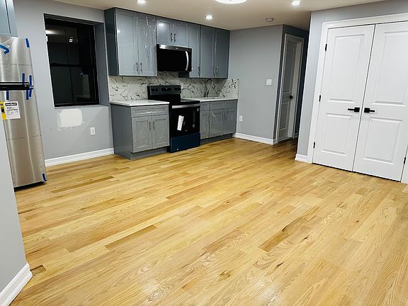 4th image of 80 Sunnyside Ave #1L