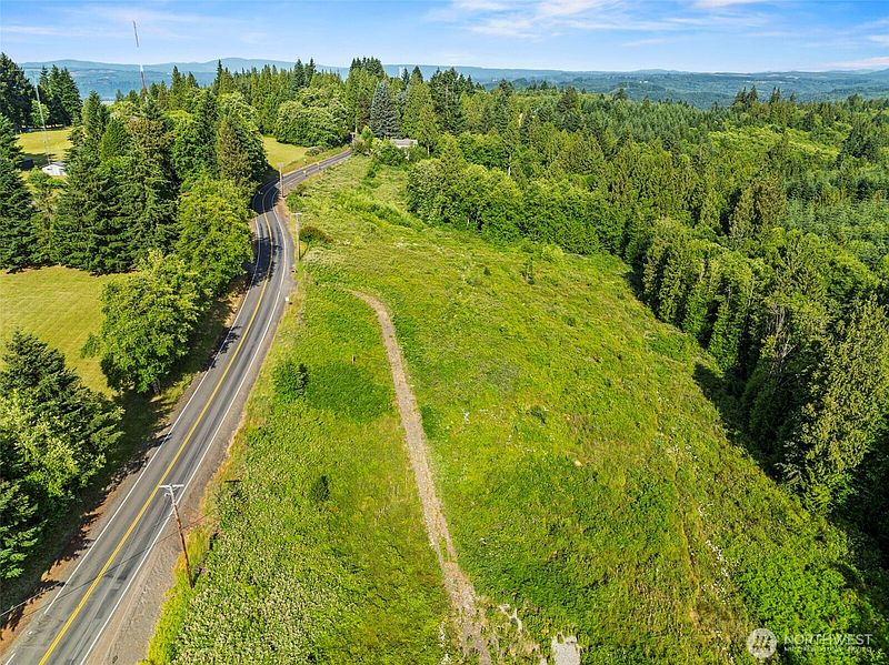 5th image of 1015 Lone Oak Road