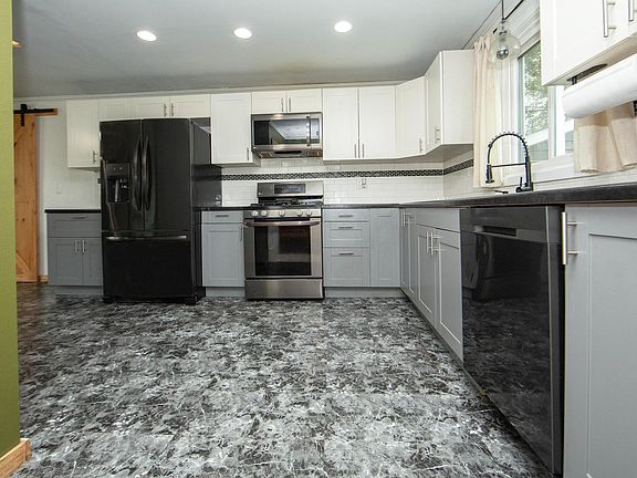 4th image of 408 2nd Ave SW