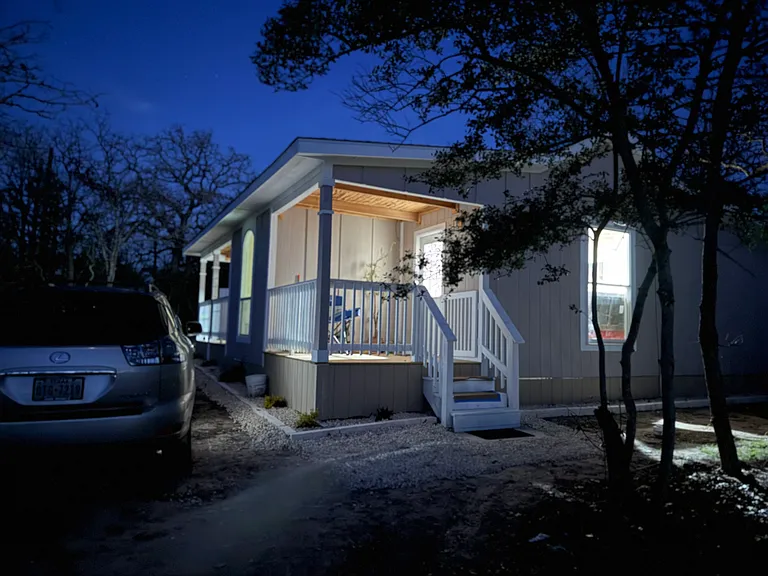 802 Lakeview Ln — Photo 3