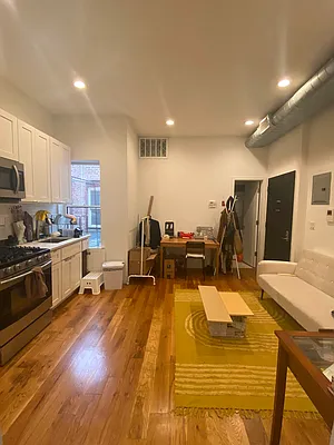 Rented by Blue Egg Realty Corp | media 9