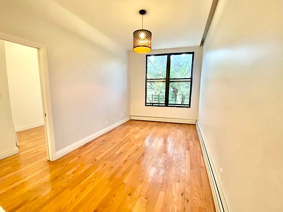 5th image of 447 Evergreen Ave #2A