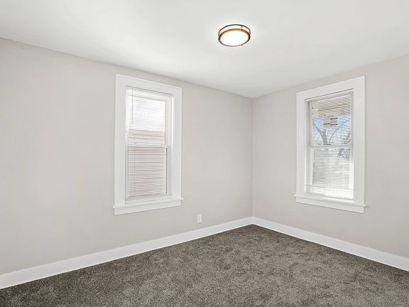 4th image of 3833 Carey St