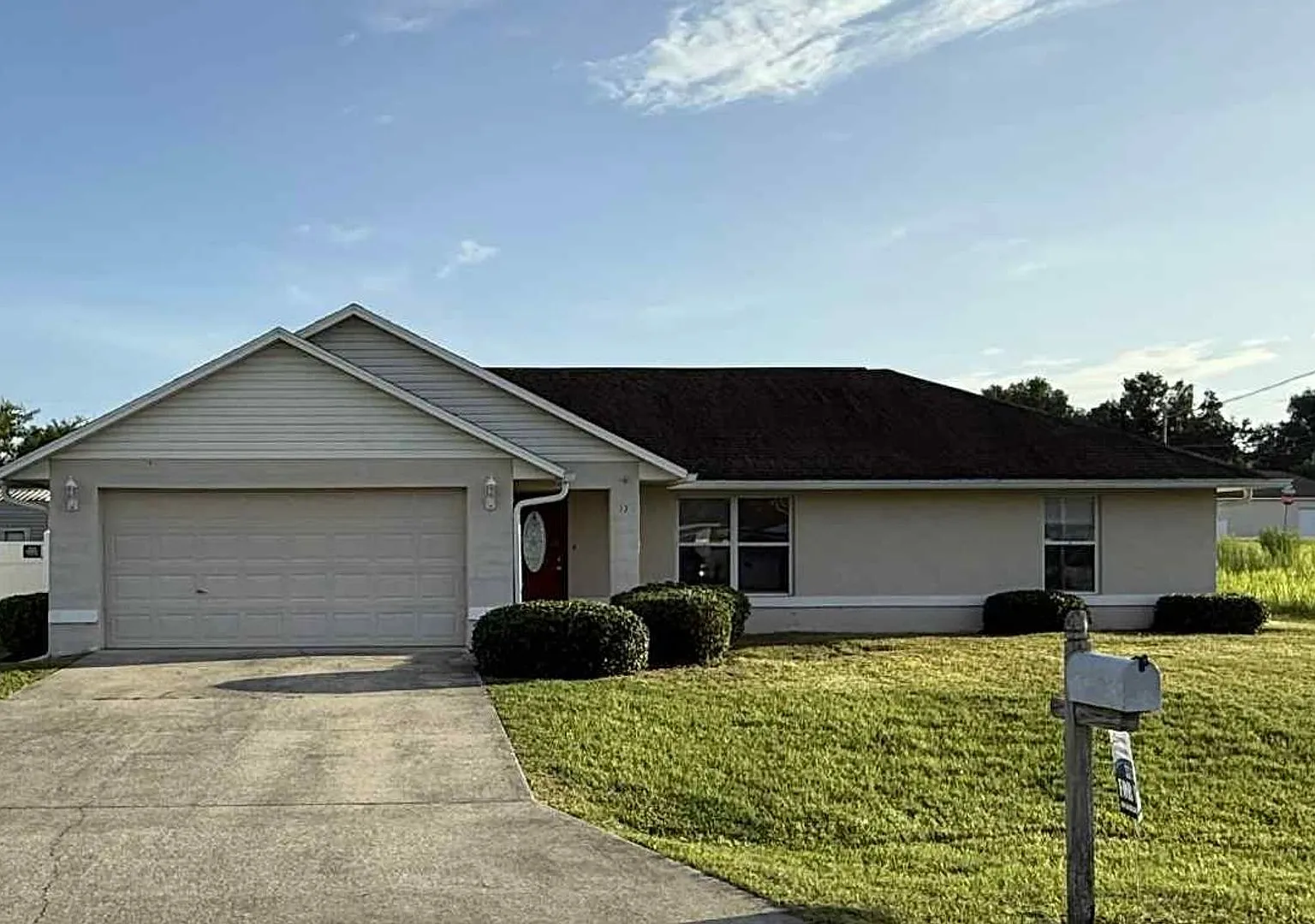 3/2/2 Beautiful Home with Spacious Backyard in Southeast Ocala — Photo 1