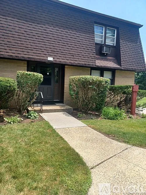 1 bed, 1.0 bath, 756 sqft, $2,400 — Photo 2
