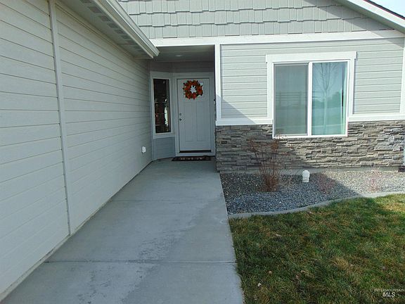 3rd image of 901 Campbell St