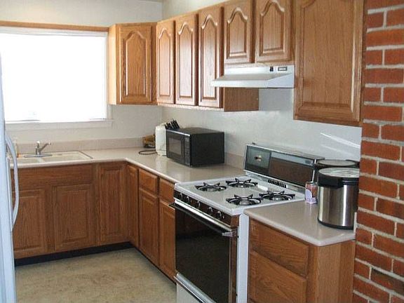 3rd image of 16069 Gramercy Dr