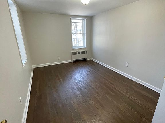 4th image of 103 Chancellor Ave #37B