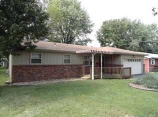 1261 S Estate Ave, Springfield, MO 65804