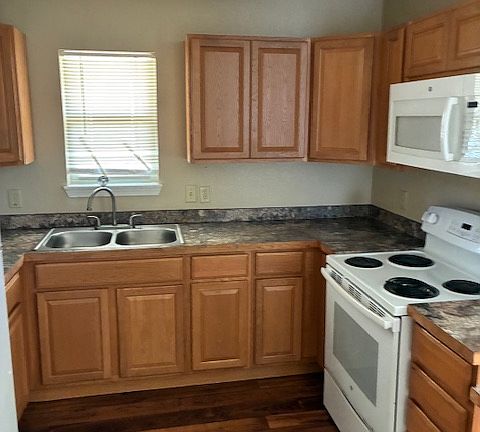 4th image of 600 E Curry Ln #11