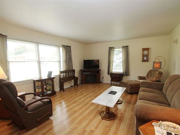 4th image of 1162 W Lakecrest Dr