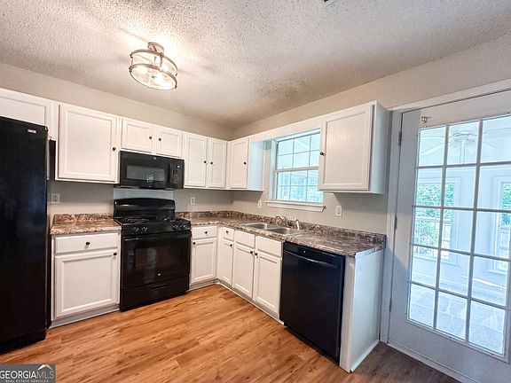 2nd image of 3167 River Oak Rd