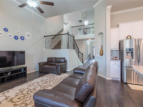 4th image of 333 Meadowview Way