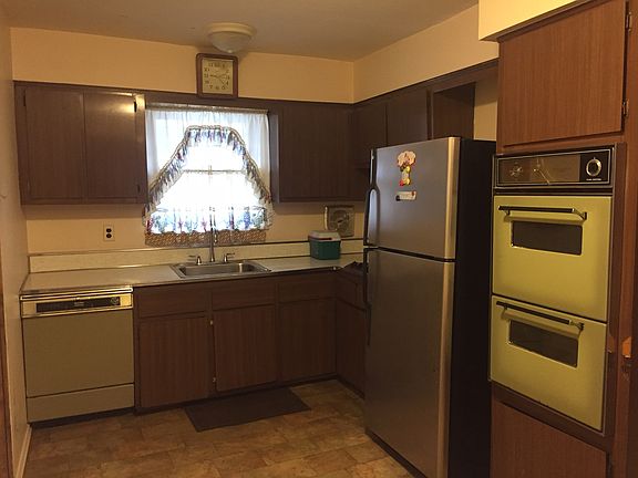 2nd image of 160 Tysens Ln