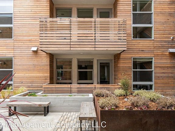 3rd image of 1122 Pico Blvd #303