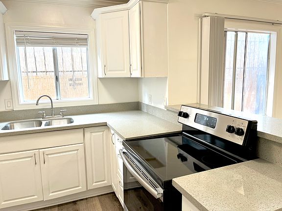 3rd image of 4069 Oakwood Ave #5