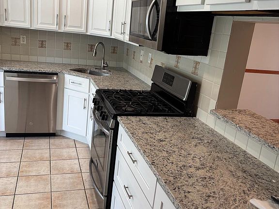 4th image of 10 Lindsey Ct