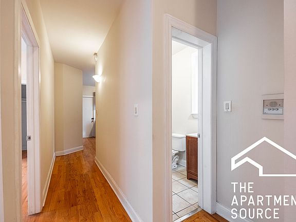 5th image of 1220 N Dearborn St #B1