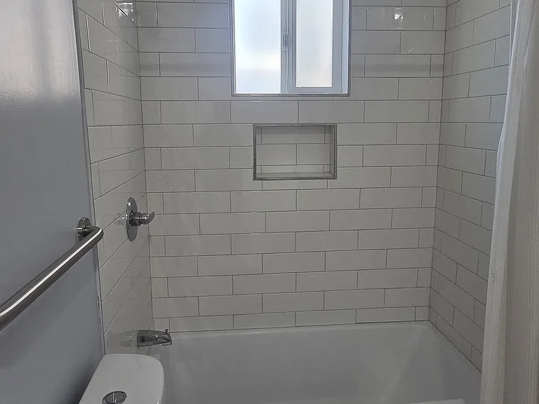 1715 W 64th St #1/4 — Photo 8
