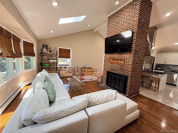 2nd image of 6 Pond View Drive