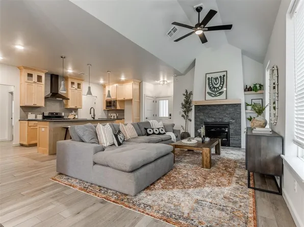 9240 NW 144th Pl, Yukon, OK 73099