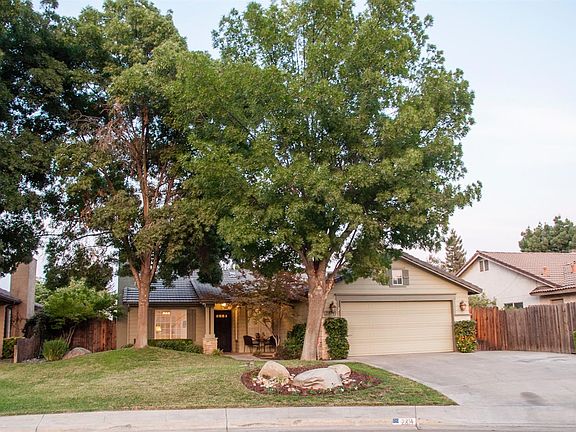 3rd image of 2814 S Tamarack Ct