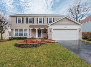 342 Meadow Green Dr, Naperville, IL 60565