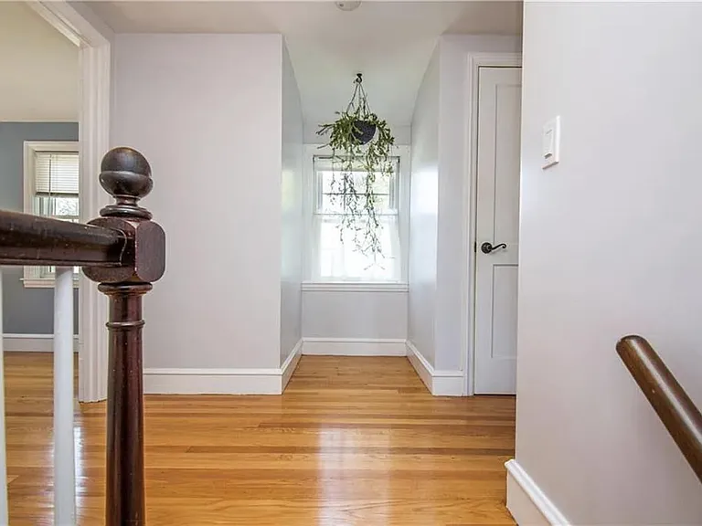 81 Mayflower Dr — Photo 17