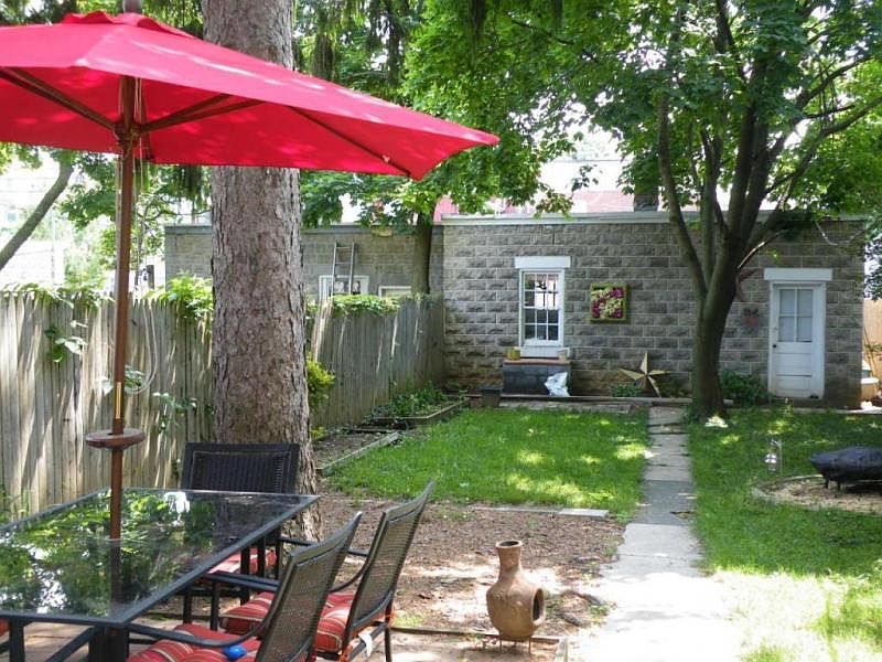 2nd image of 220 E Ross St