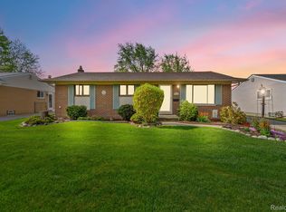 11928 Canterbury Dr, Sterling Heights, MI 48312