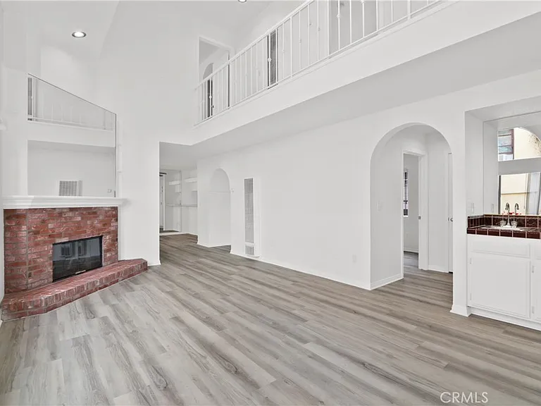 1052 Belmont Ave #B — Photo 2
