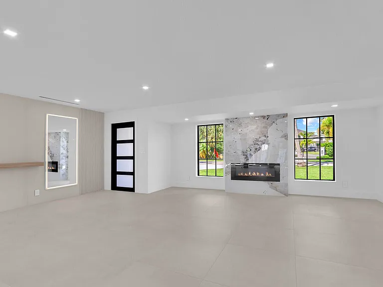 391 W Riverside Dr — Photo 21