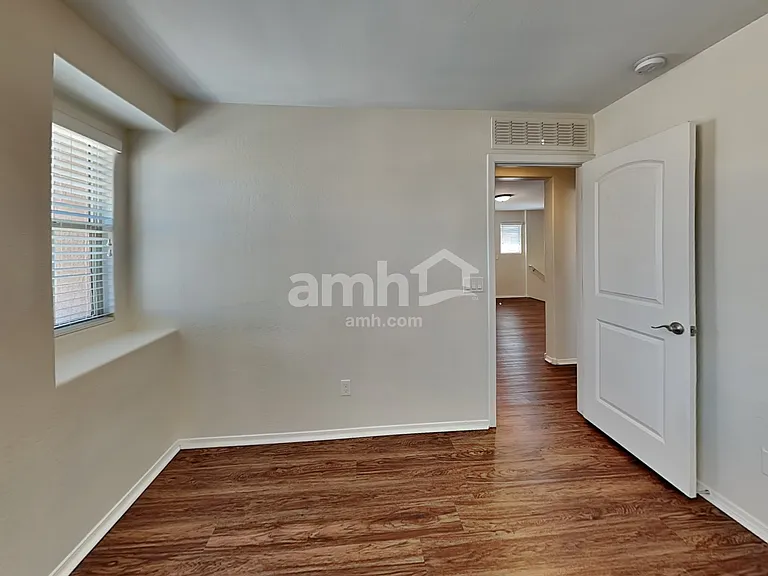1508 N Banning — Photo 16