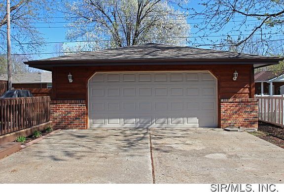 3rd image of 2593 Spalding Ave