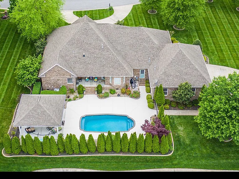 1834 Deerhaven Ln — Photo 2