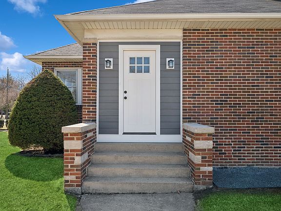 3rd image of 299 Bloom St