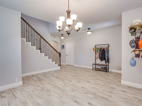 4th image of 1116 Bear Oak Dr