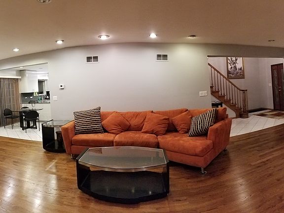 3rd image of 9555 Leamington St