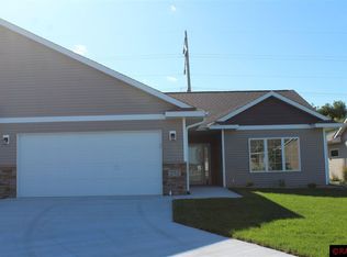 252 Skylark Dr, Mankato, MN 56001