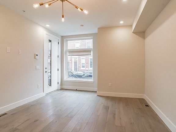 4th image of 922 N 15th St Unit 1