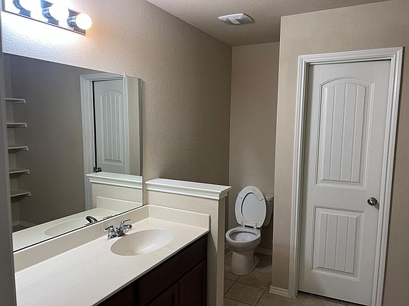 2nd image of 1460 Arabella Ave