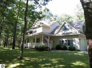 1424 Timber Ridge Dr, Manistee, MI 49660