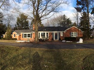 6121 Golfview Dr, Bloomfield Hills, MI 48301