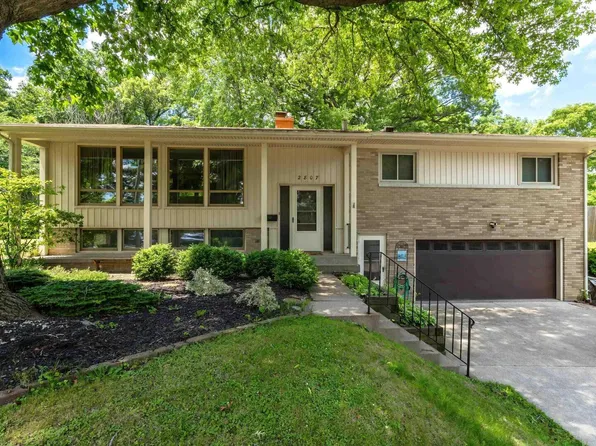 2807 17th Street Pl, Moline, IL 61265