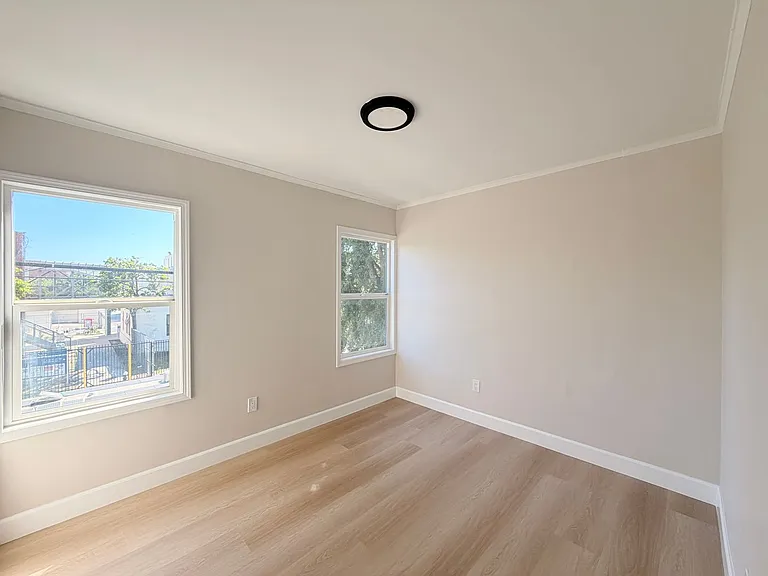 4705 Willowbrook Ave — Photo 43