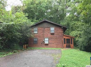 921 Johns Branch Rd, Gatlinburg, TN 37738